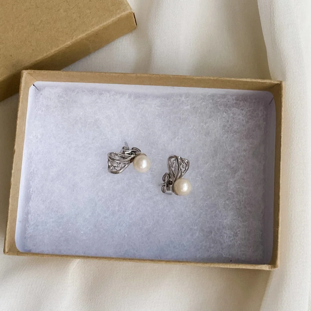 VTG Ivory Pearl Silver Loop Earrings